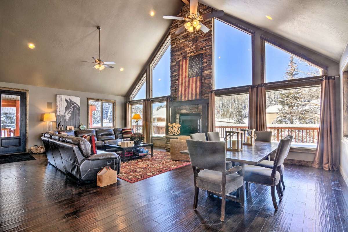 Flachbildfernseher, Kamin, DVD-Player, Tischtennisplatte