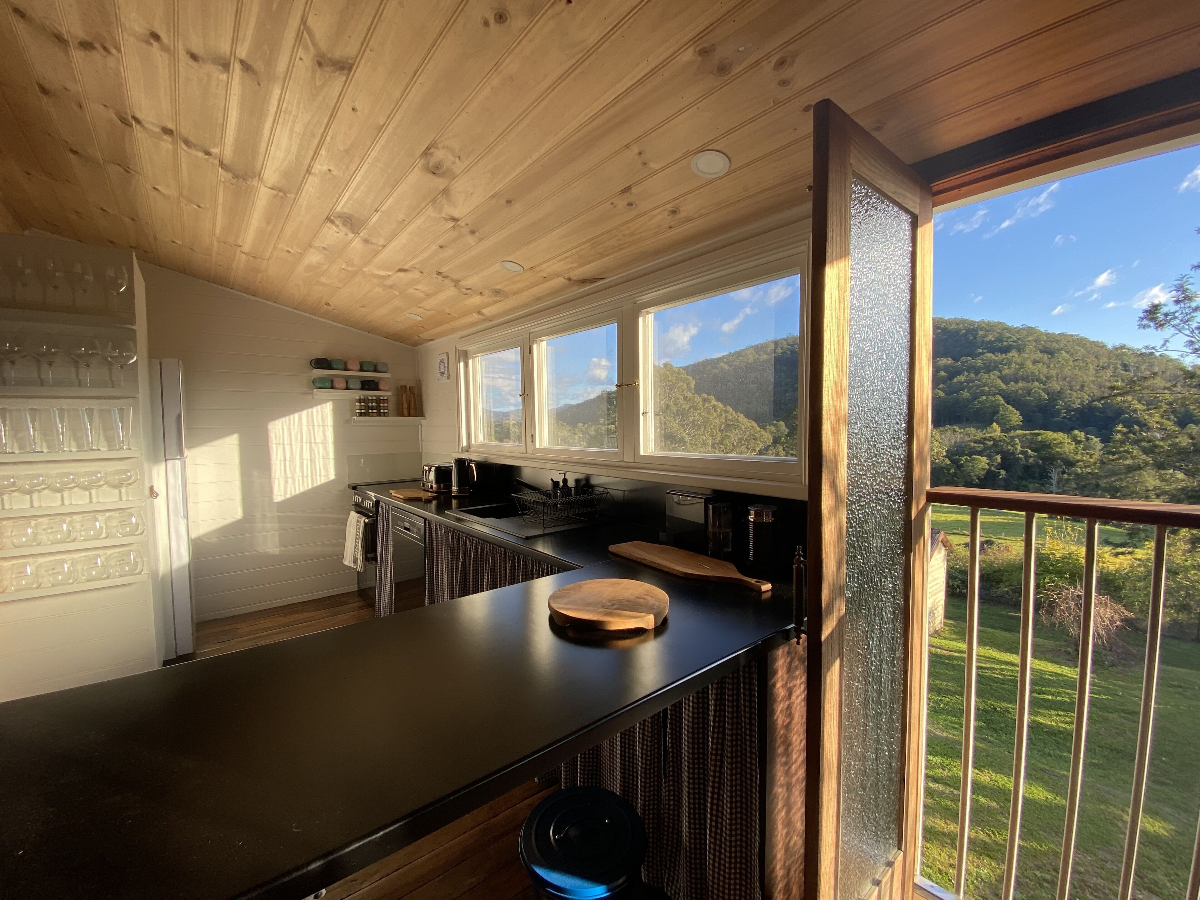 Misty Mountain 2br Cottage with large entertaining deck Krambach Mountain 