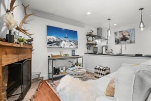 Smart TV, fireplace, books - RMR: Spruces 13 - The Elks Condo in The Aspens (Wilson)