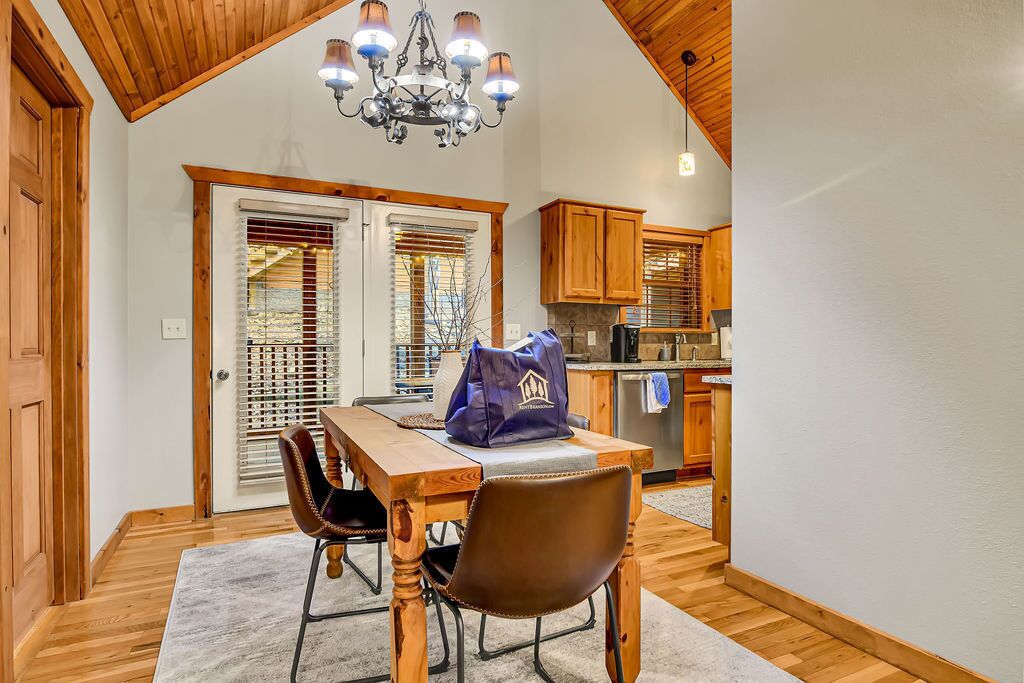 Great Amenities-Free Daily Activities-Golf Course OnSite-Mins to Silver Dollar City!