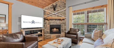 Televisión y chimenea