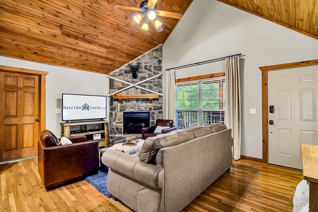 Great Amenities-Free Daily Activities-Golf Course OnSite-Mins to Silver Dollar City!