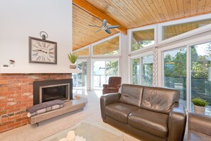 Smart TV, Netflix, streaming services