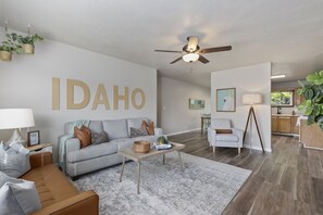 TV - ✨ NEW The Idahoan Clean Central TF 3 bedroom house (Twin Falls)