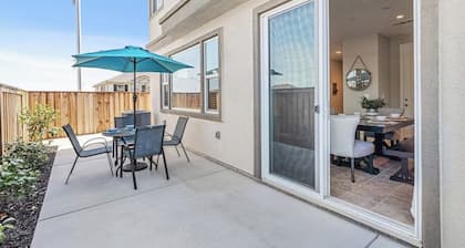 LuxoStays| ! Spacious, Cozy and Peaceful 5BR House