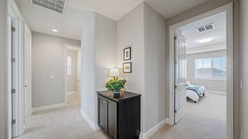 5 bedrooms, iron/ironing board, WiFi, bed sheets