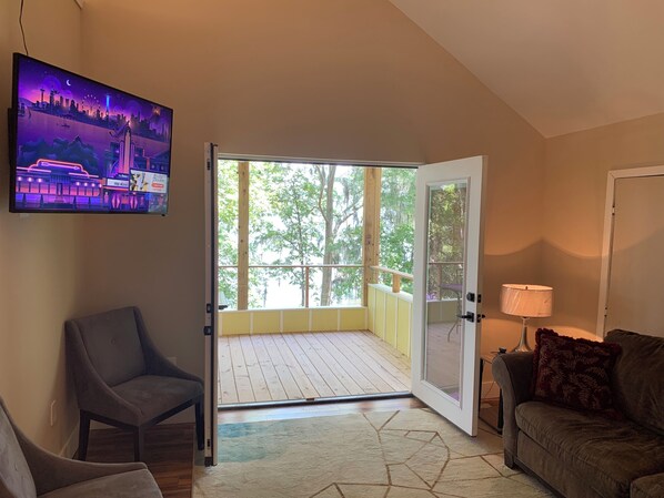 Smart TV - Waterfront King Beds Pet Friendly Deck Home with Dock & Views. (Eutawville)