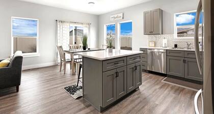893 Brand new construction 2 level townhome central TF