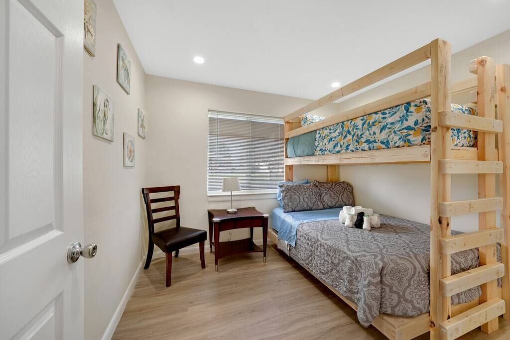 Home w/coffee station by PMI unit YH