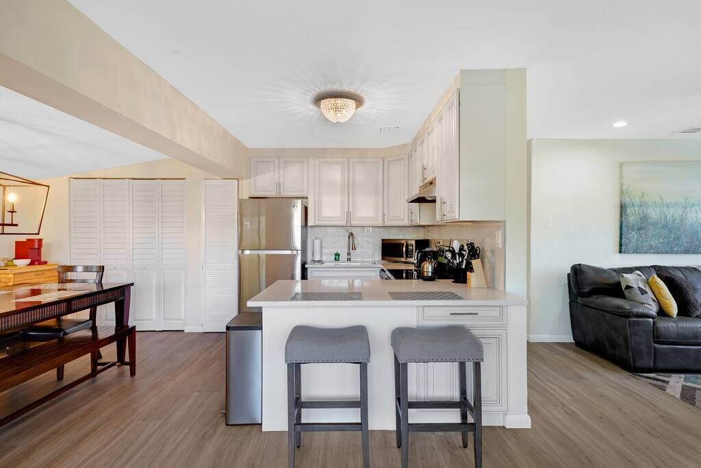 Home w/coffee station by PMI unit YH