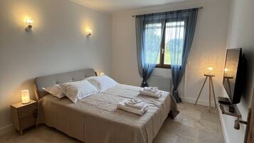 4 bedrooms, iron/ironing board, travel cot, free WiFi