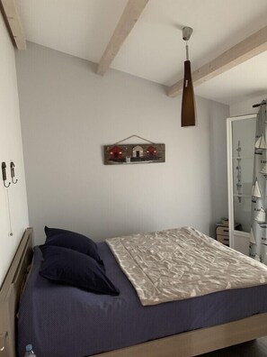 2 chambres, fer et planche à repasser, lit parapluie, Wi-Fi gratuit