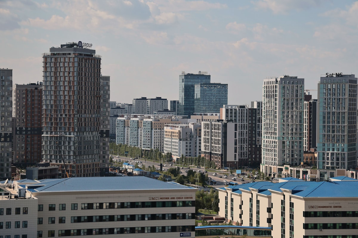 Superior Condo, 1 Bedroom, Air conditioning | Minibar, blackout drapes, WiFi (free), individually decorated