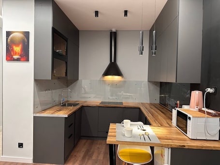 Design Studio, 1 Bedroom, Refrigerator & Microwave, City View | Private kitchen | Full-size fridge, microwave, stovetop, coffee/tea maker