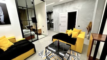 奢华公寓式客房 | 客厅 | 43-英寸LED 电视 (配备数码频道)、电视