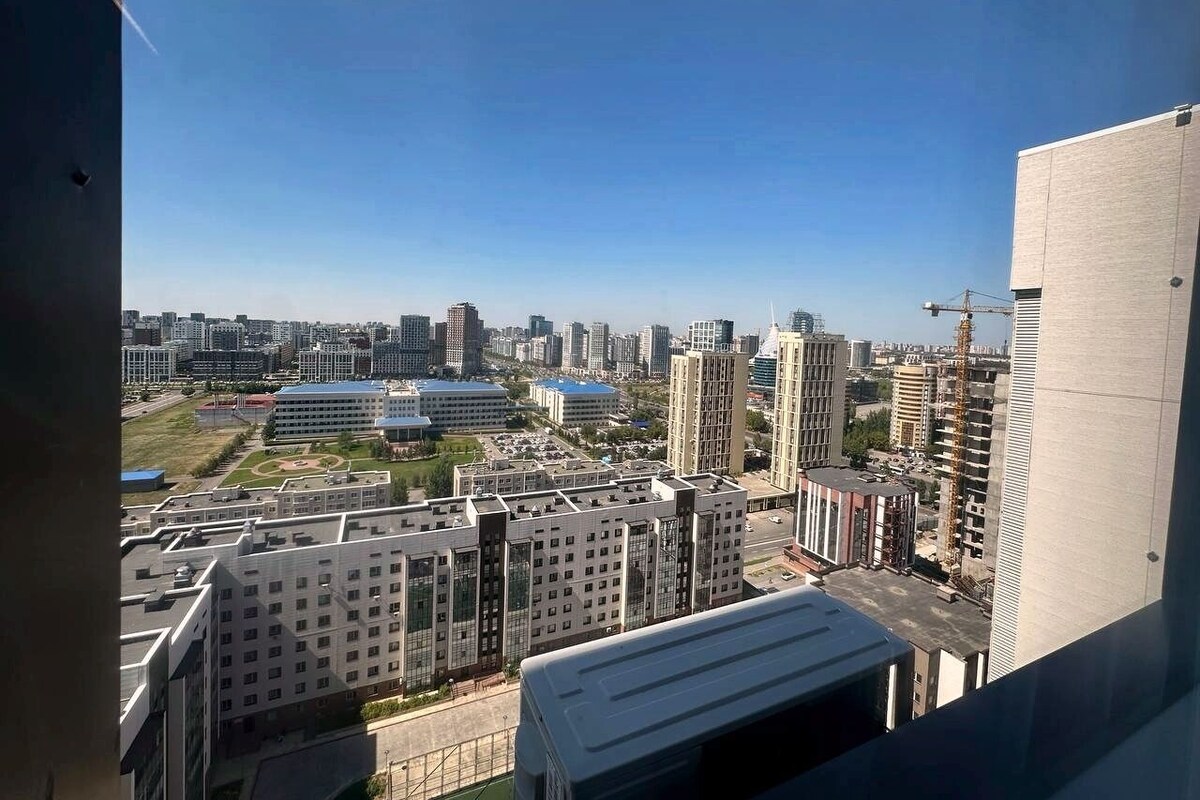 Double Room, 1 Queen Bed, City View | Minibar, blackout drapes, WiFi (free), individually decorated