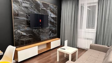 1 svefnherbergi, míníbar, sérhannaðar innréttingar, skrifborð