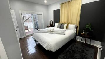 3 bedrooms, desk, iron/ironing board, travel crib