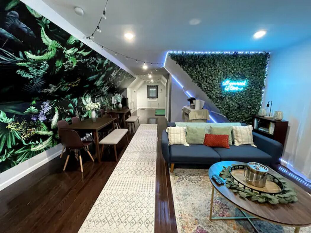 Duplex apt + Dining & Game Floor w/ 80in Projector