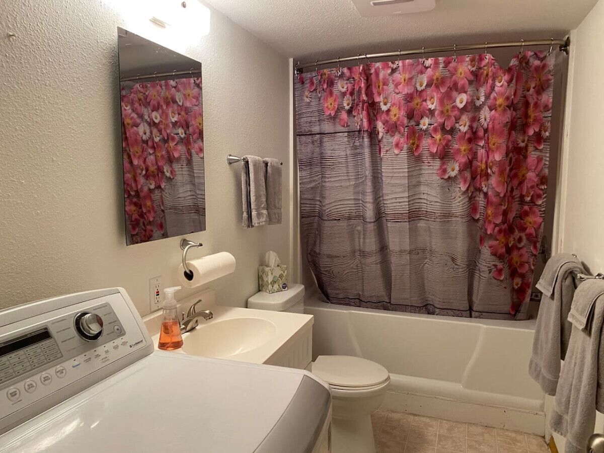 Ensemble douche/baignoire, sèche-cheveux