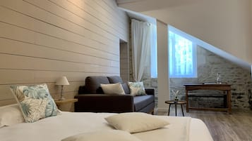 Signature Quadruple Room, Garden View | Premium bedding, individually decorated, desk, soundproofing