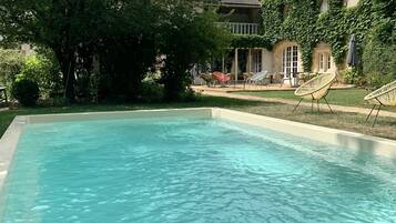 Piscine extérieure (ouverte en saison)