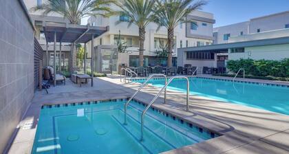 2 Mi to Disney: Townhome in Anaheim