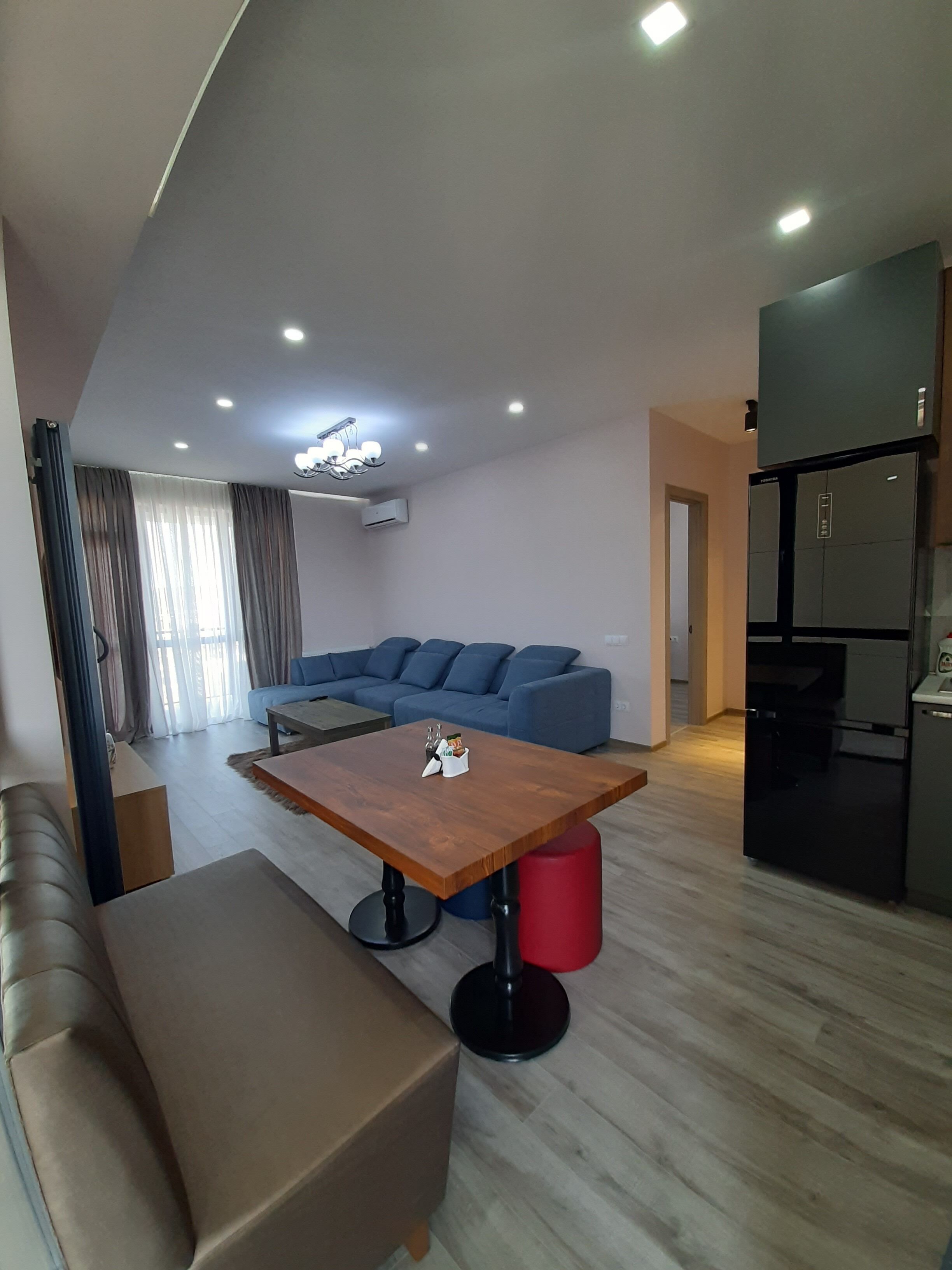 Apartamento Confort | Zona de estar | Smart TV de 40 pulgadas con canales digitales, una televisión