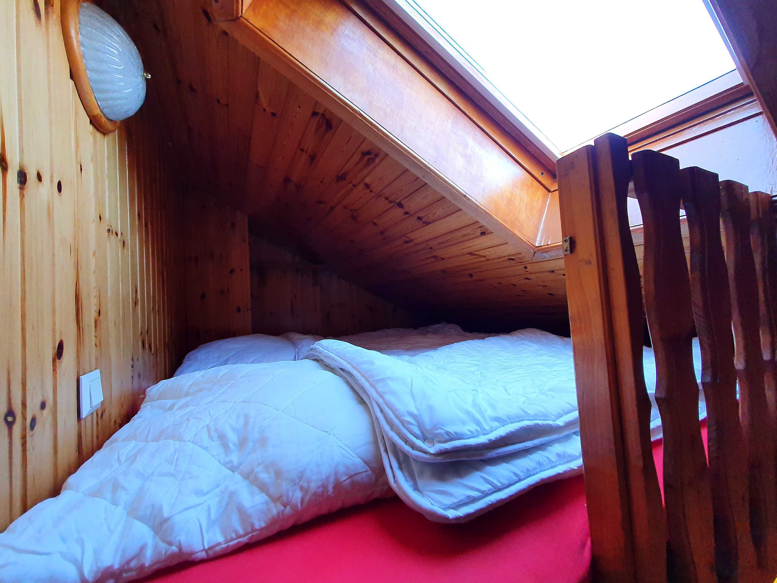 1 室のベッドルーム、WiFi