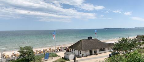 Una spiaggia nelle vicinanze