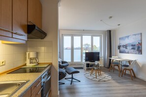 Fridge, oven, coffee/tea maker, electric kettle