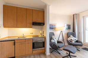 Fridge, oven, coffee/tea maker, electric kettle