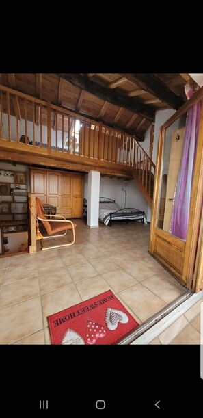 2 chambres, fer et planche à repasser