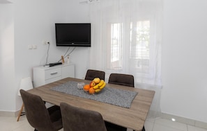 Dining - Cozy home in Rogotin with WiFi (Rogotin)