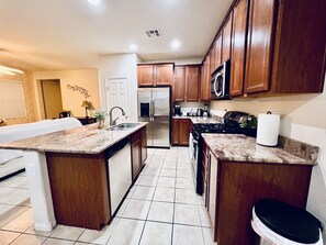 Microonde, lavastoviglie, macchina per tè/caffè