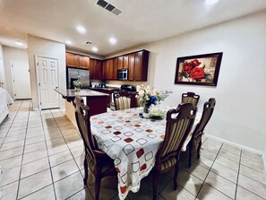 Dining - Home away from home,10 -15 min from vegas strip,Downtown and unloved! (Las Vegas)
