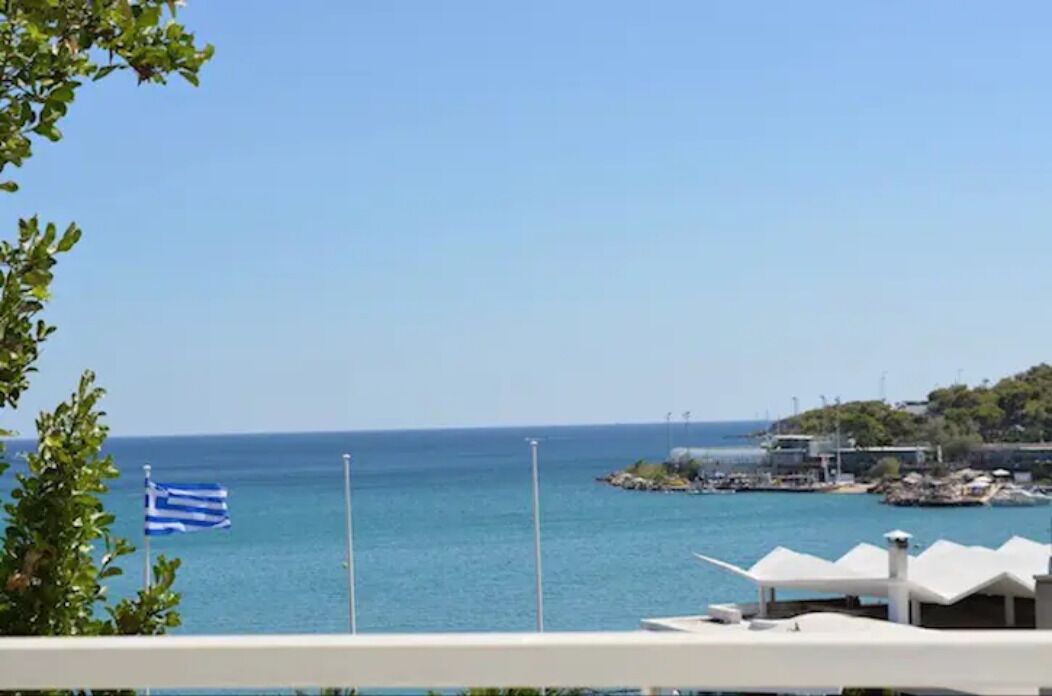 Beach Front Apartment in Vouliagmeni