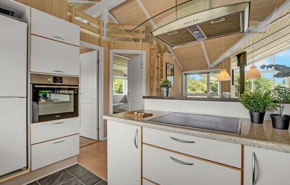 Fridge, oven, stovetop, coffee/tea maker