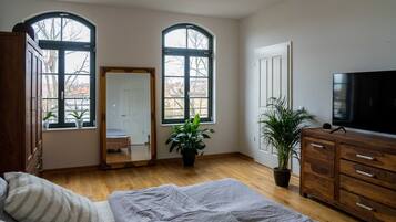 2 bedrooms, iron/ironing board, travel crib, free WiFi