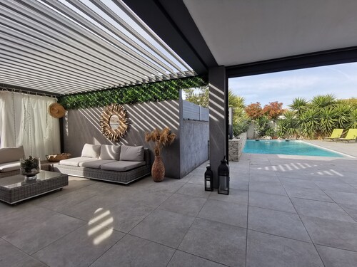 Exceptional 200m2 architect-designed villa with swimming pool