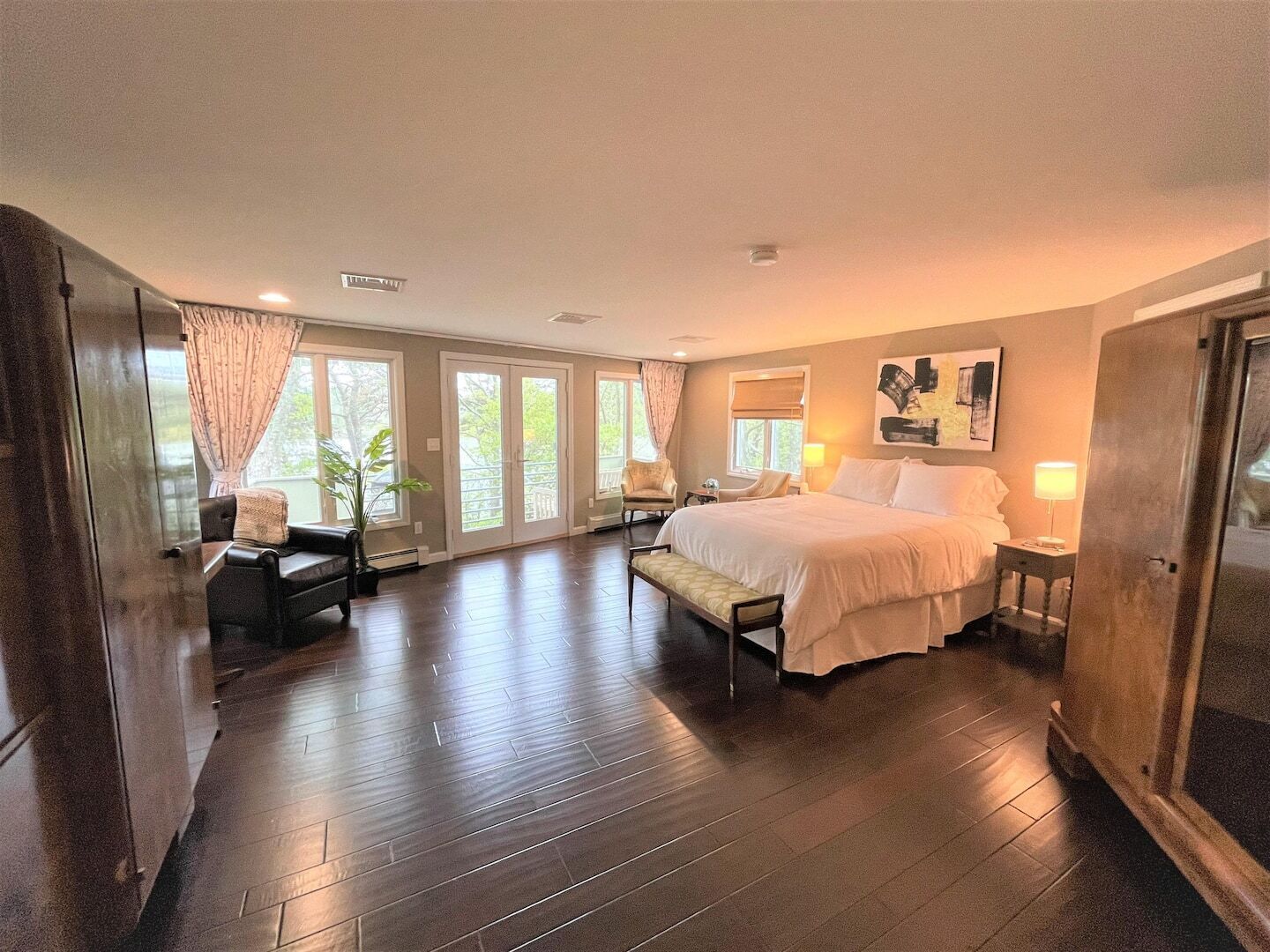 3 habitaciones, escritorio, tabla de planchar con plancha y wifi gratis 