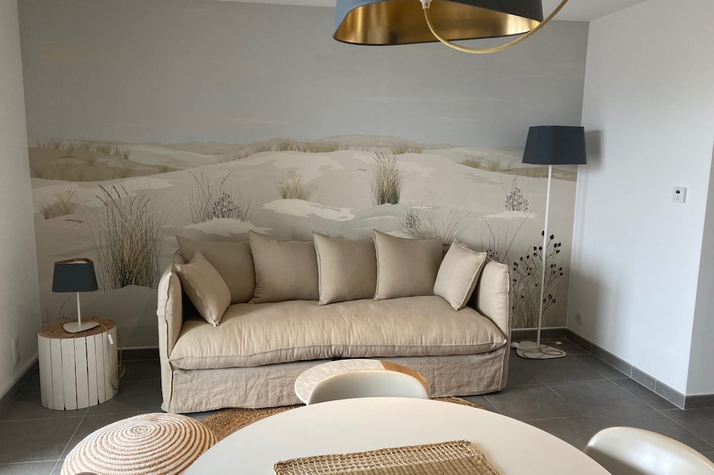 Superb renovated apartment, parking and terrace