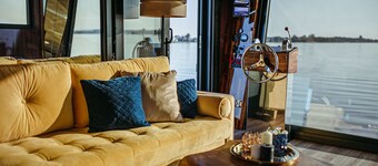 Houseboat with dream location in Lübeck/Travemünde