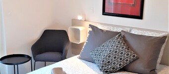 # STUDIO GOOD LOCATION WITH PARKING #