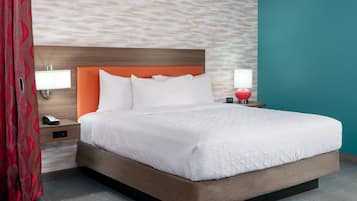 Schreibtisch, laptopgeeigneter Arbeitsplatz, Verdunkelungsvorhänge