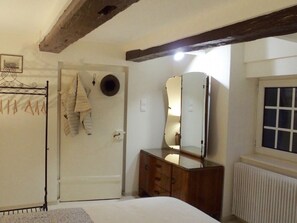 5 bedrooms, desk, iron/ironing board, travel cot