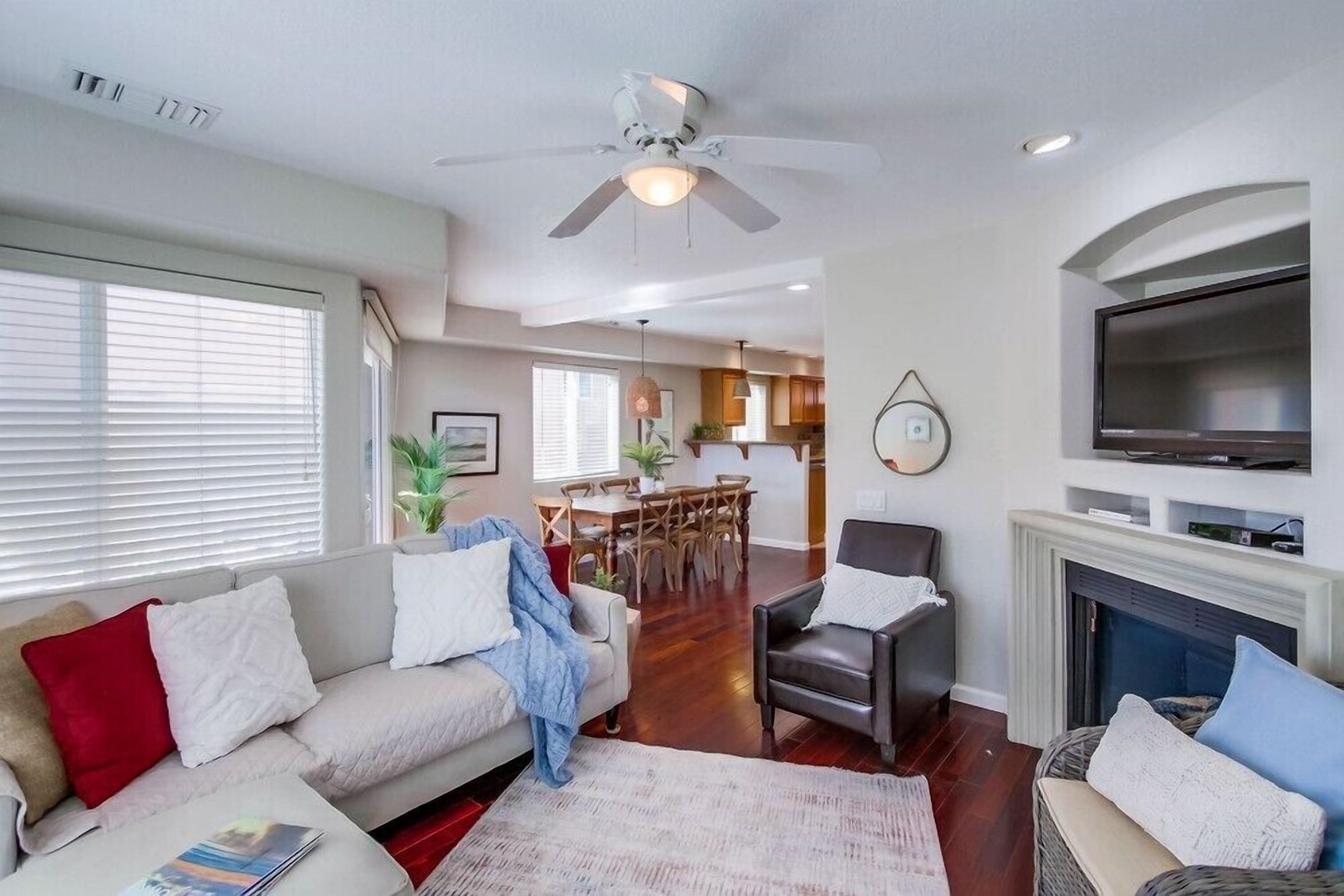 3 Level House * 3 Outdoor Spaces * Steps to Ocean