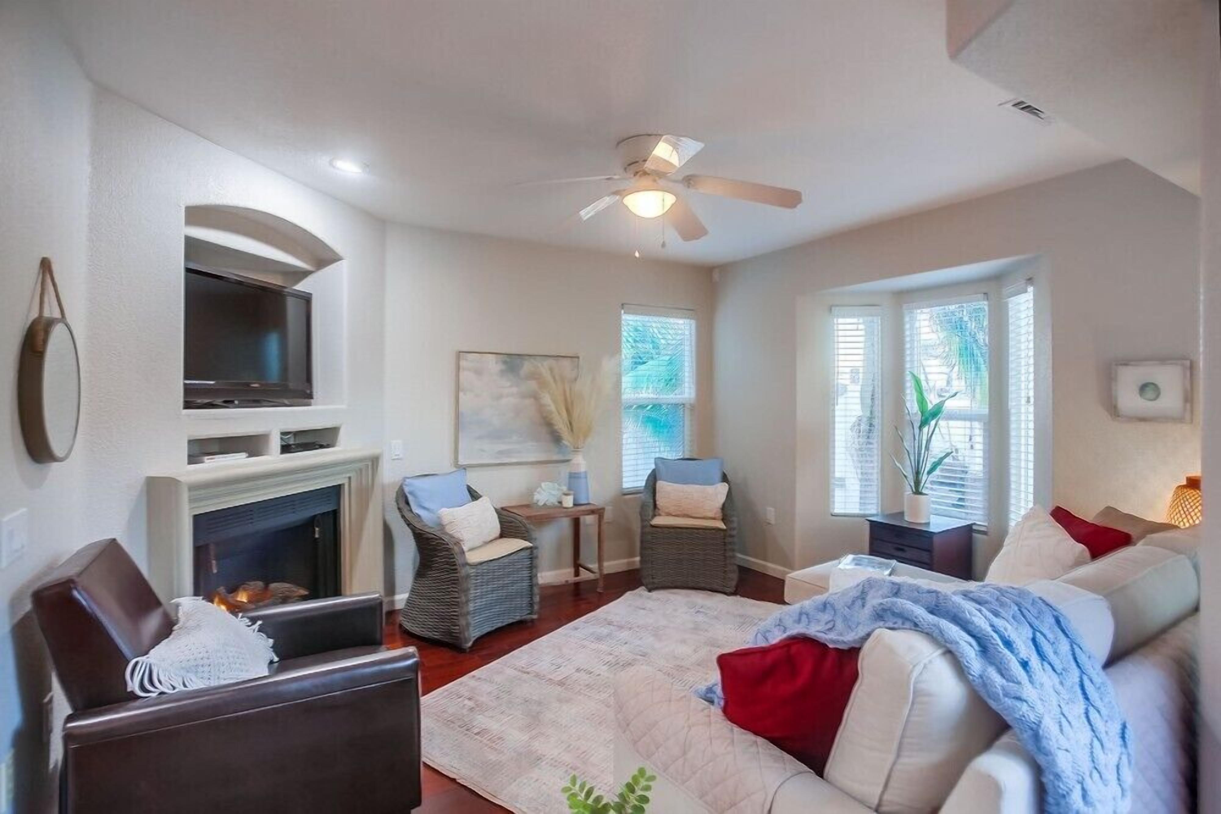 3 Level House * 3 Outdoor Spaces * Steps to Ocean