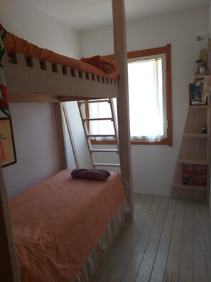 3 slaapkamers, een strijkplank/strijkijzer