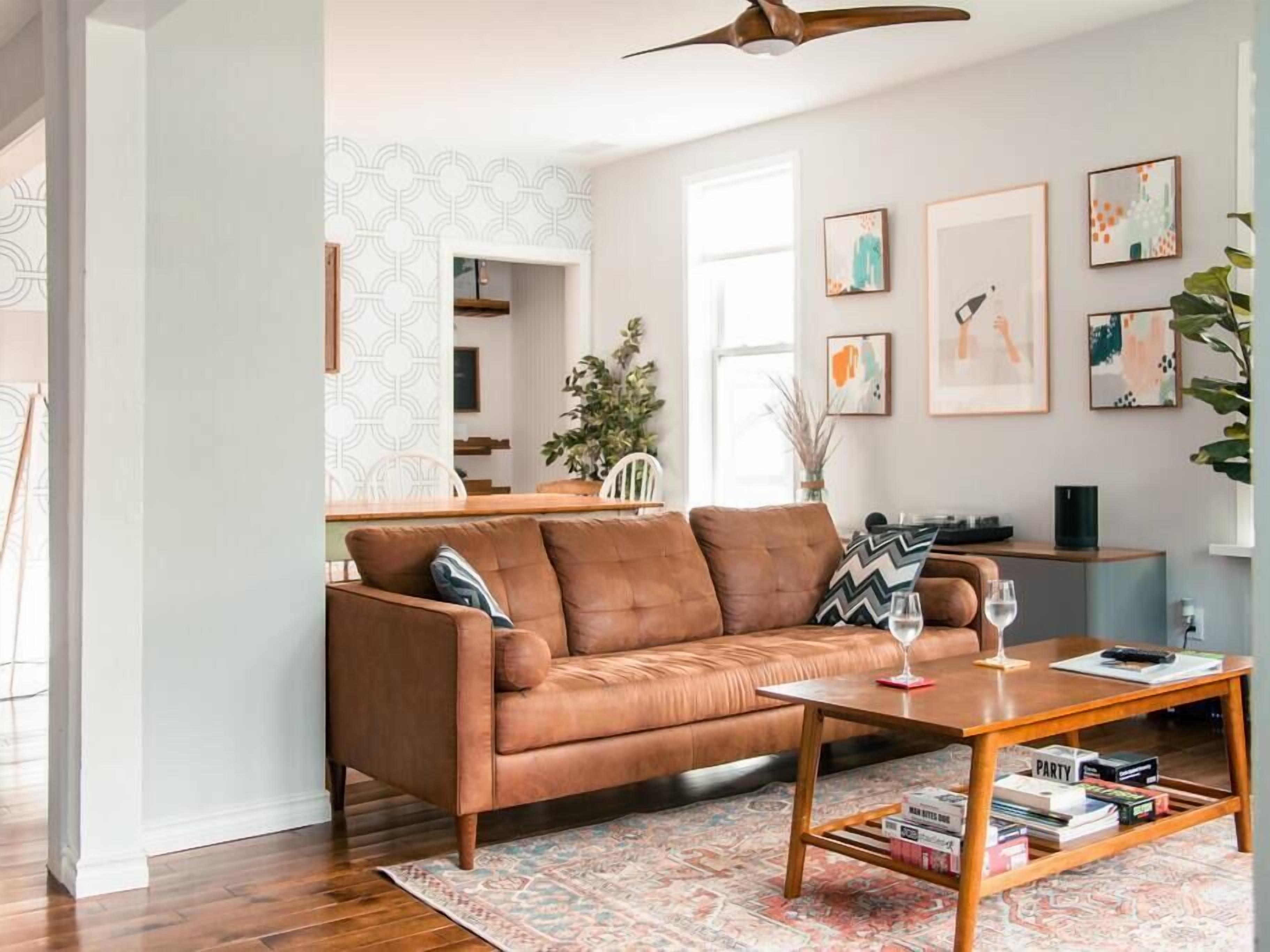 Reunion in Heart of Picton w/ BBQ, Hot Tub & Games